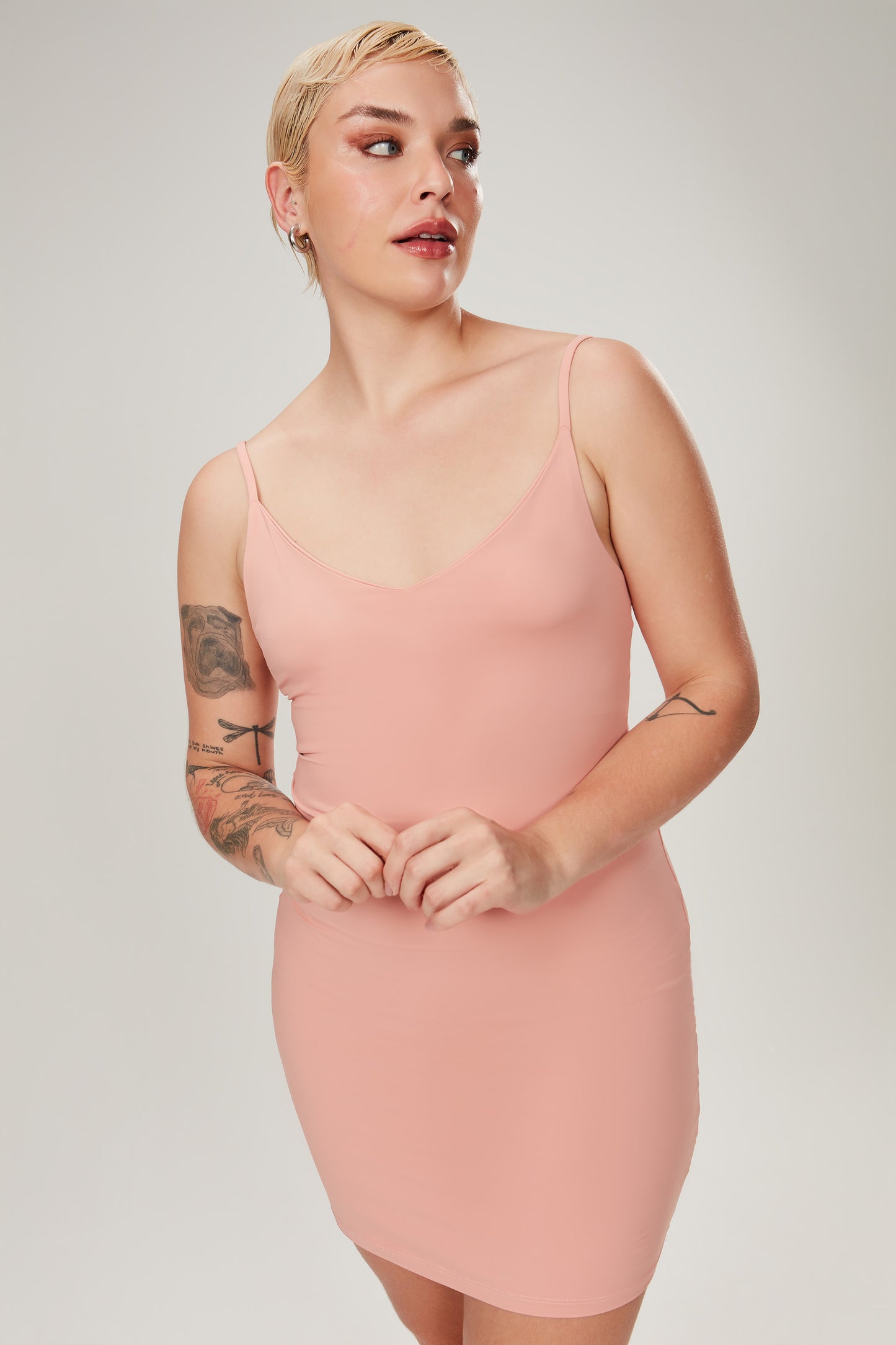 VESTIDO CURTO COM ALÇA FINA BAZAR