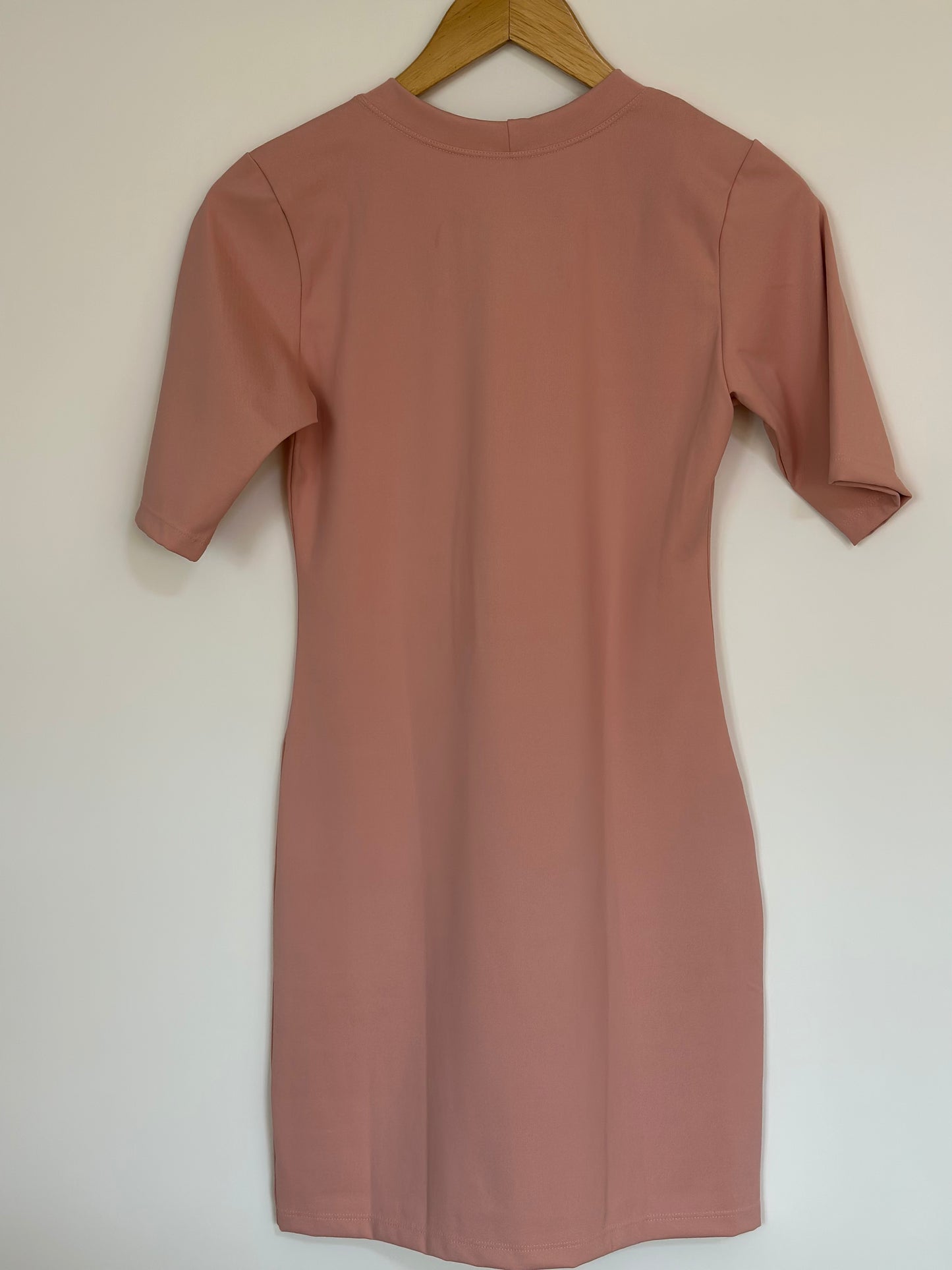 VESTIDO CURTO COM MANGA TUBO BAZAR