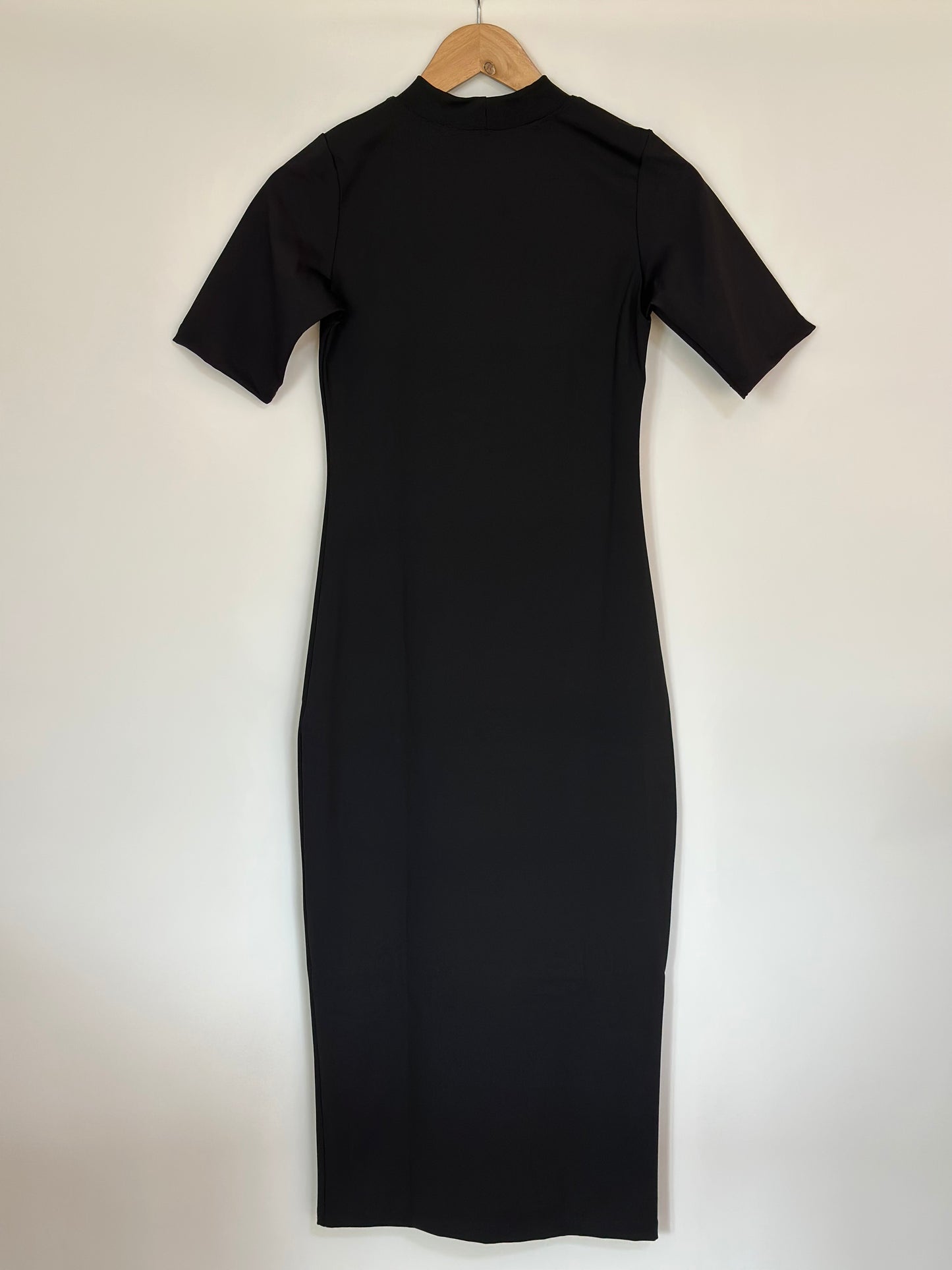 VESTIDO MIDI COM MANGA TUBO BAZAR