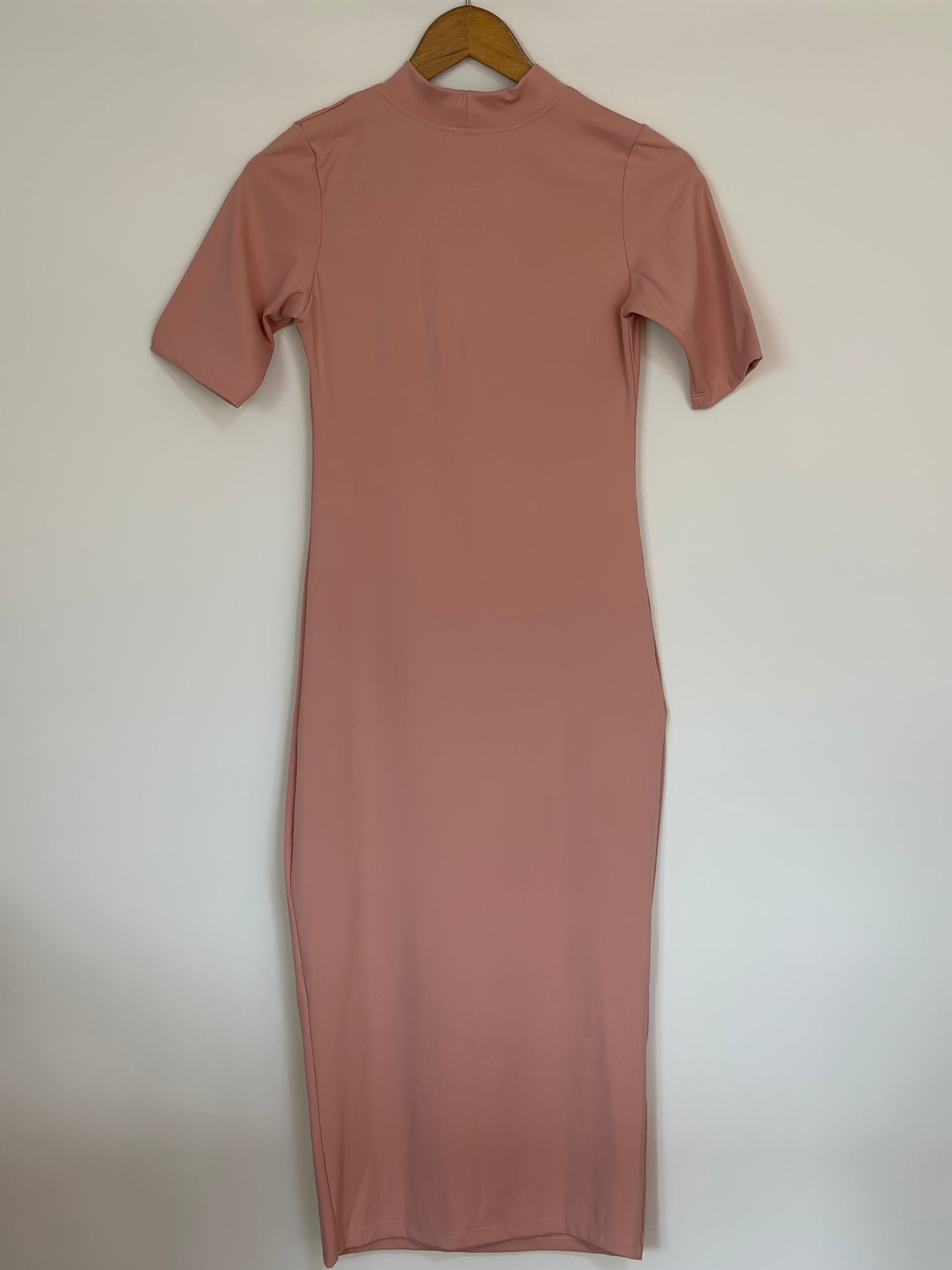 VESTIDO MIDI COM MANGA TUBO BAZAR