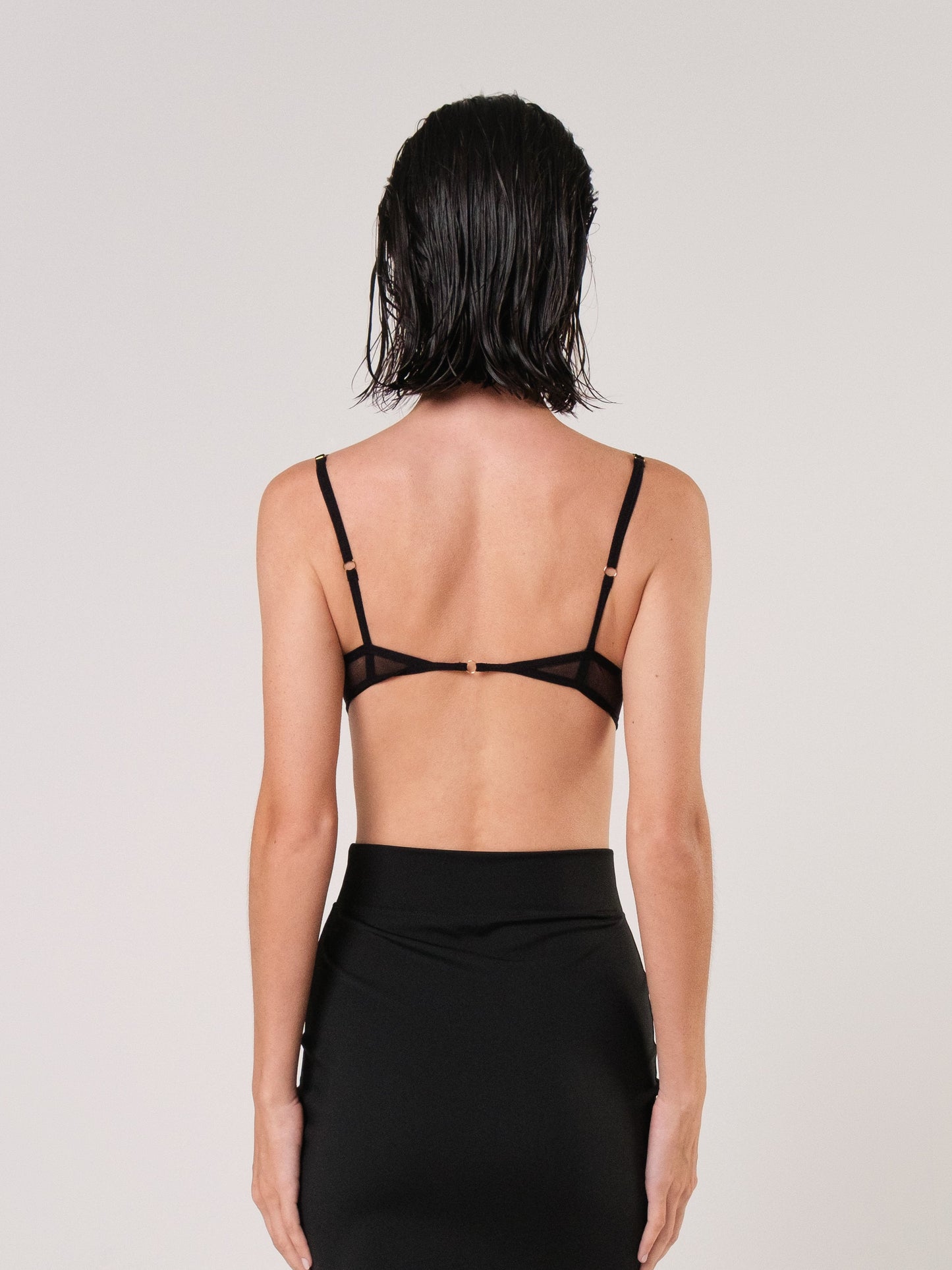 TOP DE TULE COM REGULAGEM BAZAR