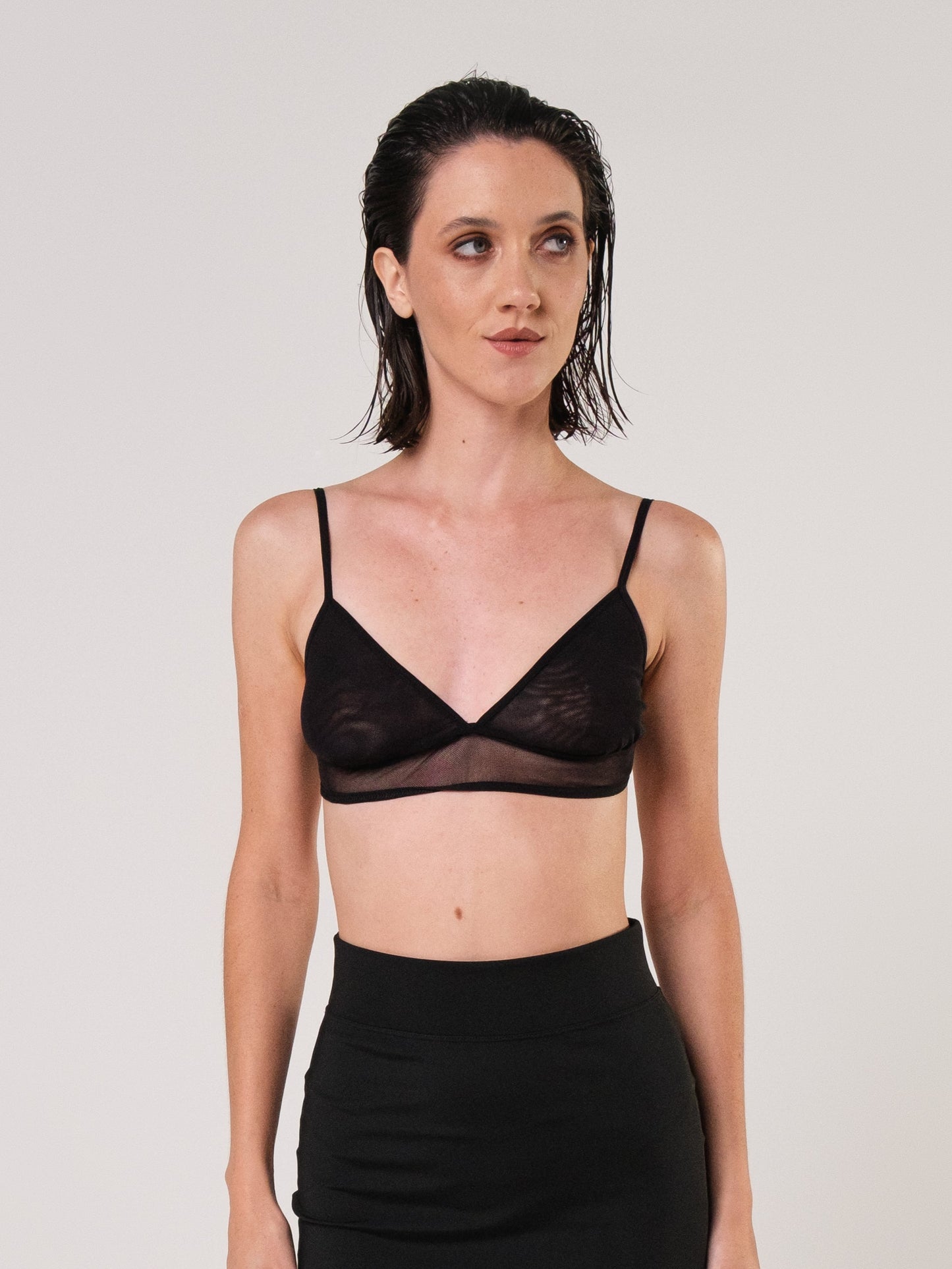 TOP DE TULE COM REGULAGEM BAZAR